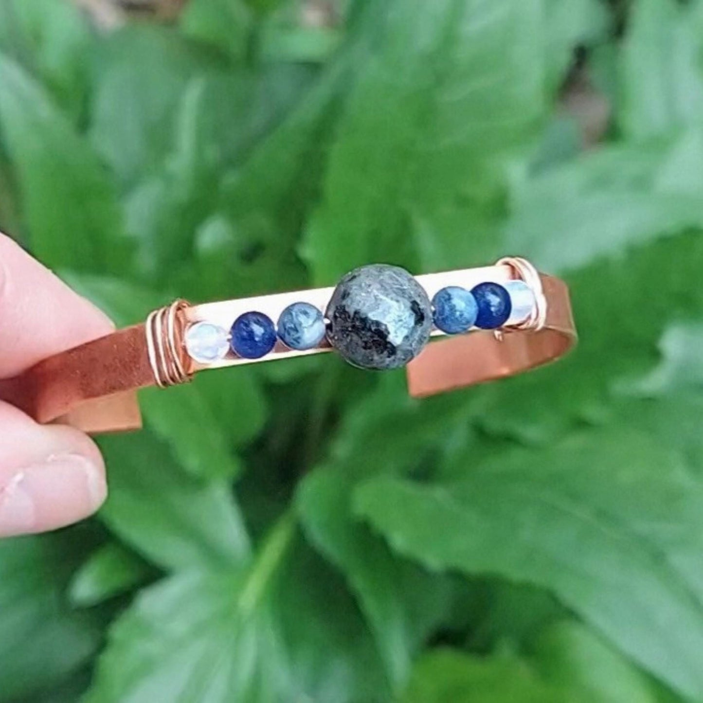 copper INTUITION bracelet. labradorite. lapis lazuli. sodalite. moonstone. minimalist. healing crystal jewelry. gemstone. protection.